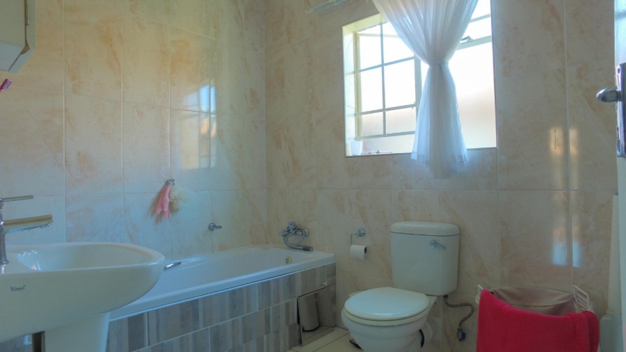 To Let 2 Bedroom Property for Rent in Waterval East North West